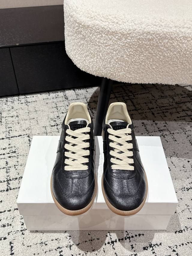 情侣款 顶级版本 Maisonmargiela Mm6 马吉拉 情侣款 德训鞋 休闲 运动鞋 原版购入开发 做货 鬼才设计师品牌，一个轻奢品牌 这一款德国训练鞋