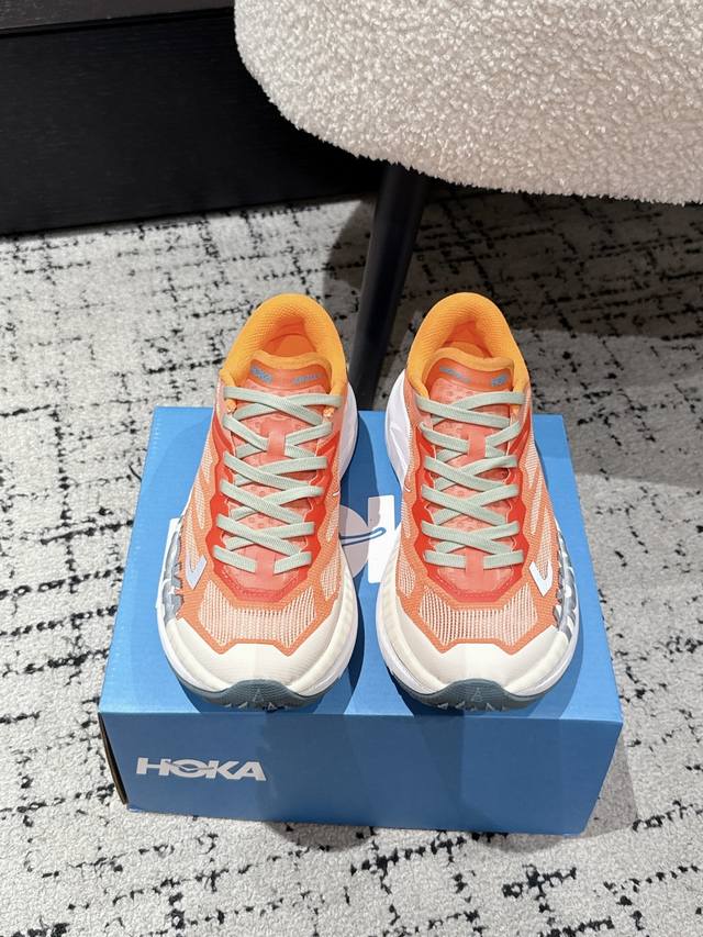 女款 顶级版本 Hoka One One Mafate X 系列 休闲 运动鞋 户外 超轻 跑鞋 Hoka Mafate X延续了系列标志性的 厚底怪兽 基因，