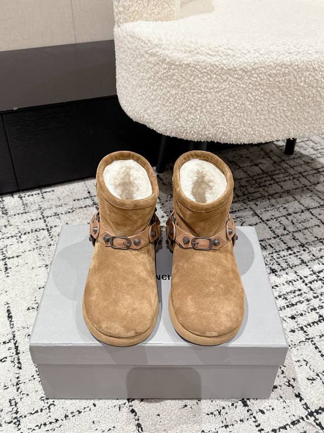 顶级版本 Balenciaga巴黎世家 25 秋冬新款 雪地靴 脚感很舒服，原版麂皮面料随便简便穿搭 羊毛里 超级暖和 巨好看 美炸了 时髦精秋冬必备单品 Si