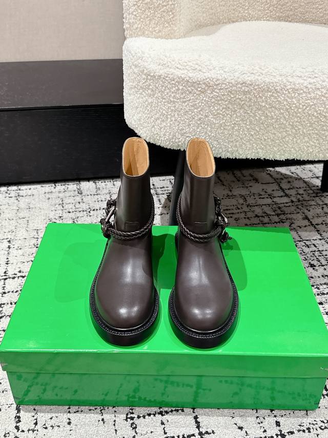 顶级版本 Bottega Veneta葆蝶家 Bv 25 秋冬 新品 James 系列 短靴 原版一比一做法 一致五金 1：1 绳结 原版购入拆解 对标对版 五