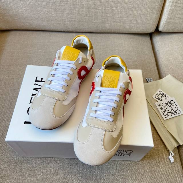 loewe罗意威2025春夏运动休闲鞋，国外购原板1：1开发，皮革，绒面，丝绸3种材料拼接撞色，Loewe标志性草书字样L与鞋身完美融合，多种颜色的拼接，给人一