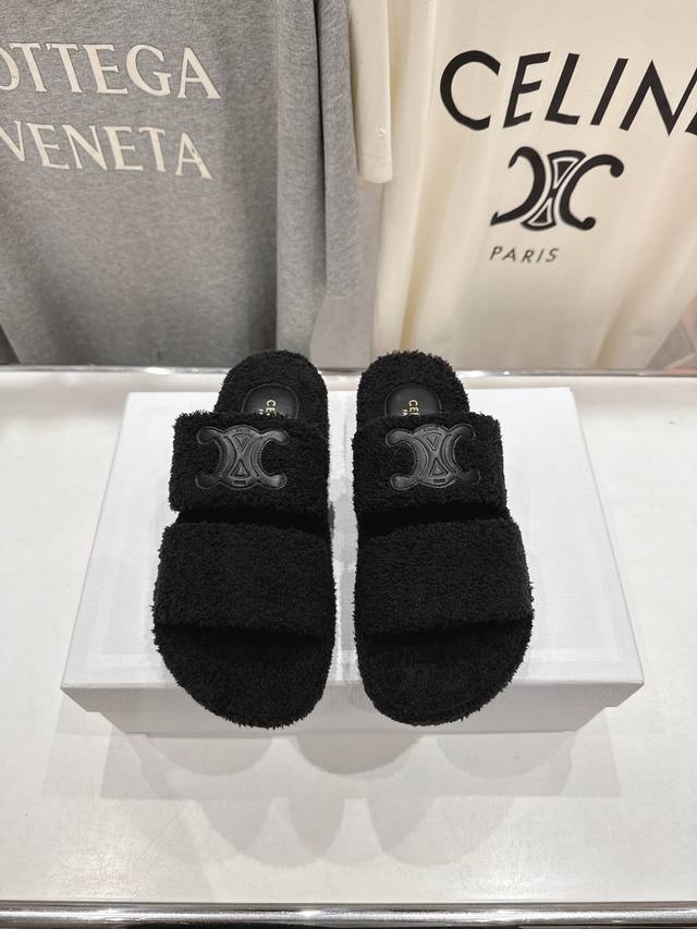 市场高版本 Celine 塞琳 2025Ss新款居家保暖凯旋门毛毛拖鞋 这一季的赛琳又让我重新爱了它一次！这季节美鞋太多这款毛拖真的是让我无法自拔真太可爱了～