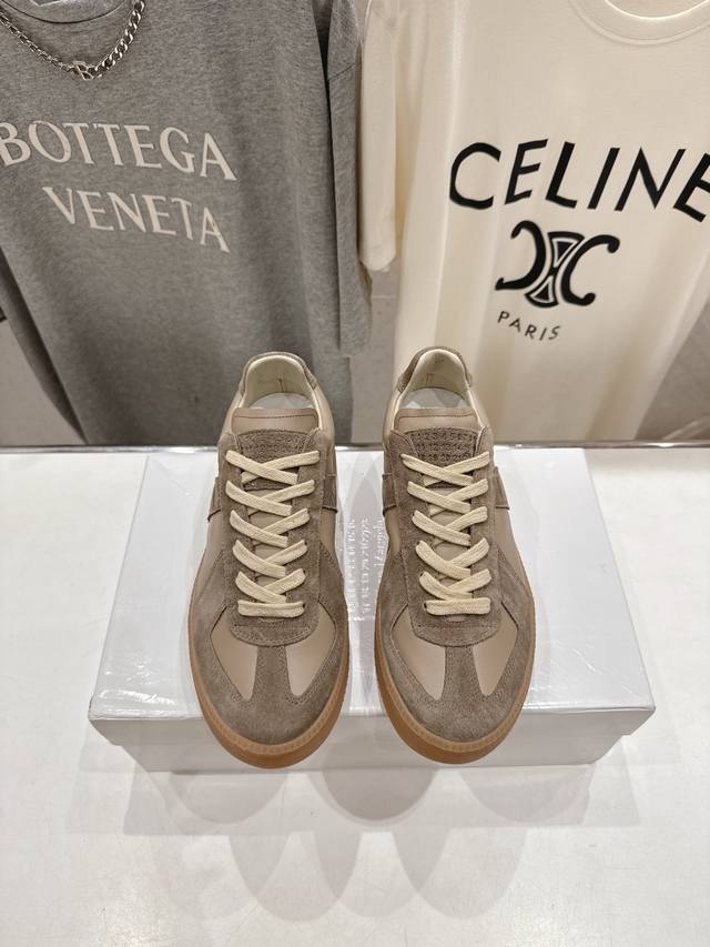 高版本出厂 Maison Margiela 马吉拉Mm6新款厚底休闲鞋板鞋德训鞋 新品原版复刻 原版套楦鞋型很大方 搭配各种风格都可轻松驾驭 上脚不被常规所拘束