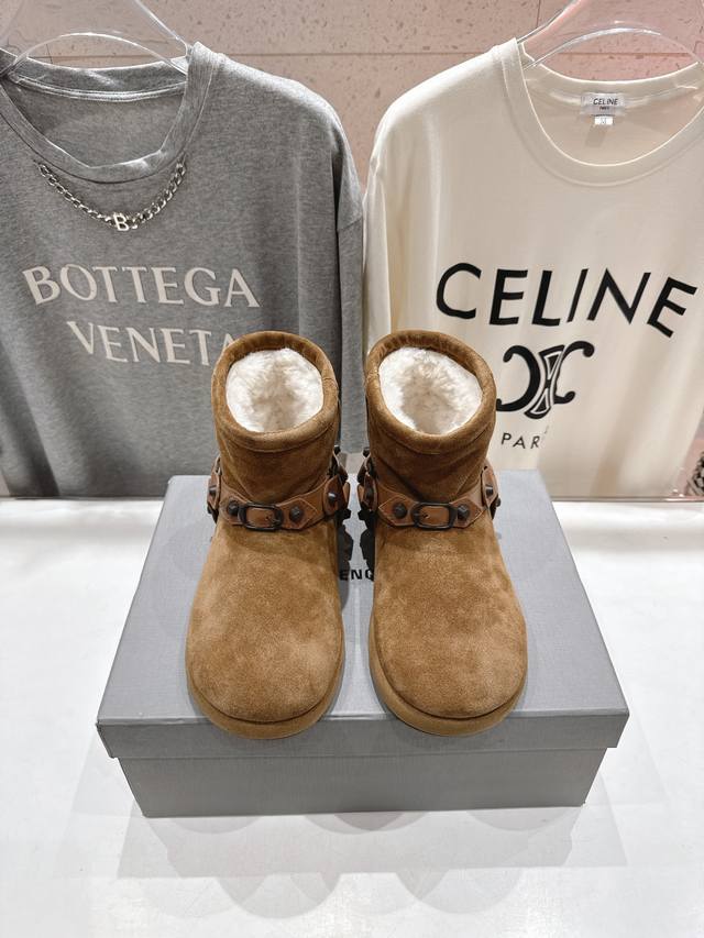 高版本出厂 Balenciaga*巴黎世家F022 2025Ss秋冬新款羊毛短靴雪地靴 冬日凛凛不可缺之一，闭眼入都是不会后悔 上脚非常舒服超舒服 Zp订制面料