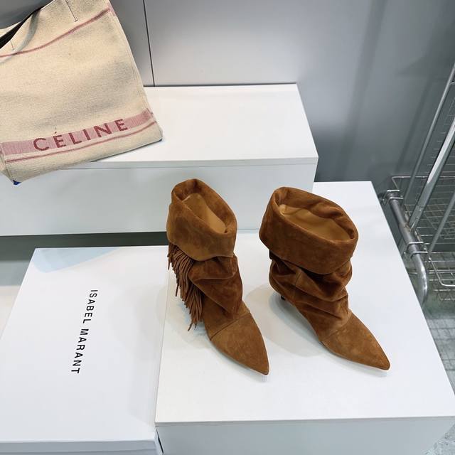 高品质出厂 ！顶级品质伊莎贝尔Isabel Marant25Ss秋冬走秀款欧美风堆堆靴复古流苏猫跟短靴中靴！ 一年四季都可以穿的靴子来了，一双封神的复古靴 简约