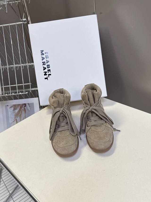 Isabel Marant 伊莎贝尔秋冬最新款高帮鞋 超多明星网红博主热推款 妥妥的增高神器 一双简单又不失高级的高帮鞋 原版1:1复刻细节 隐线大底！脚感特别
