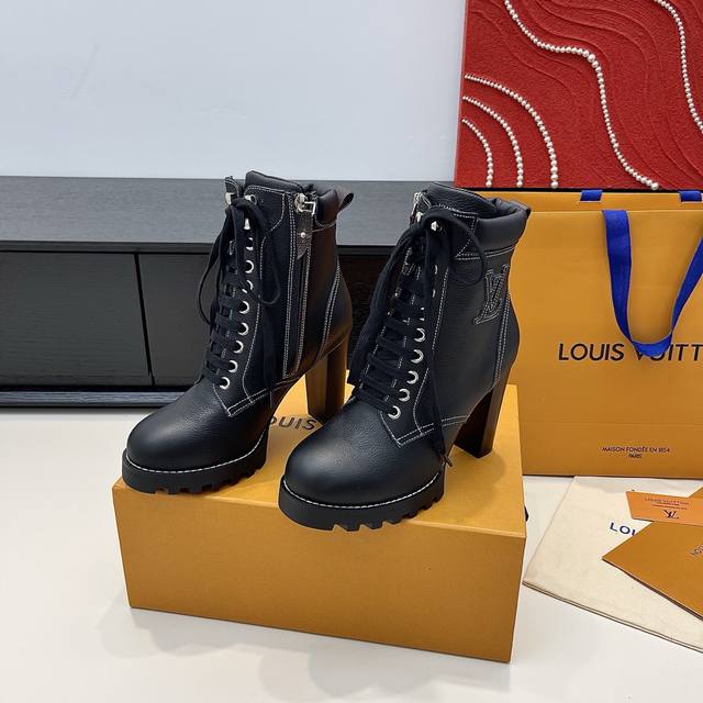 Lv驴牌新款 厚底粗跟短靴子 荔枝纹牛皮 原版大底 跟高:9.5Cm 底厚约1.5Cm 正码:35-39订做40.41