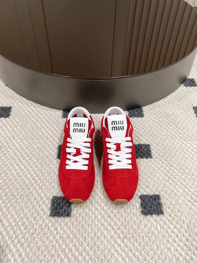 新色 。35-40 Miumiu 早春走秀新款阿甘德训鞋运动鞋， 巨巨巨好穿的德训鞋，缪缪这款 ，早春走秀款德训鞋，简单很随意不羁 复古颜值满分 又能体现单宁美