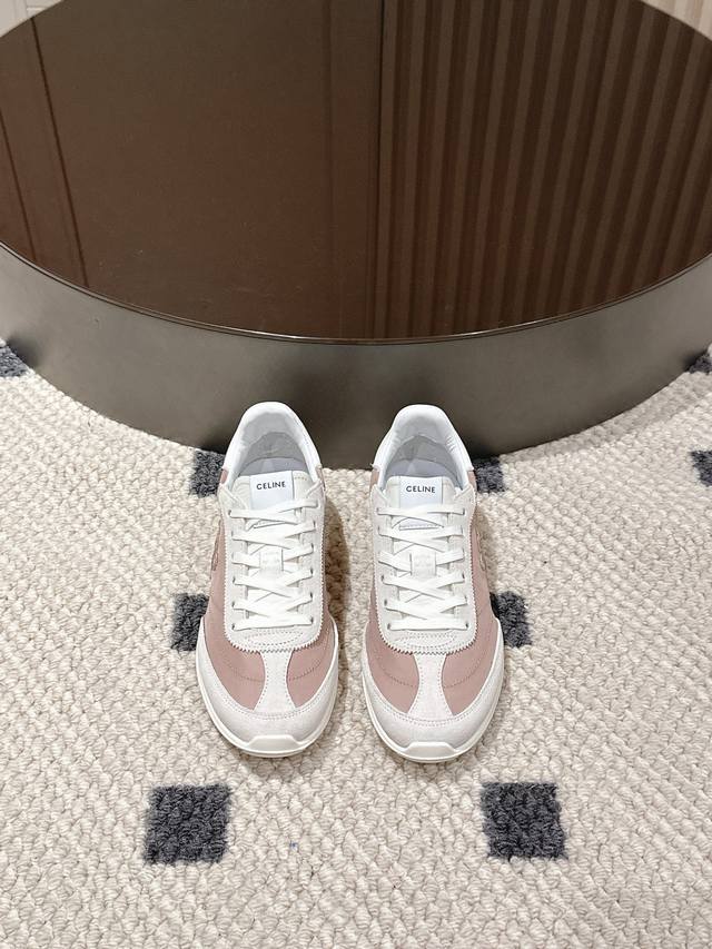 码数35-40 41定做 Celine Racer女士香草色低帮运动鞋，精致地重新诠释了1970 年代的运动风格，将怀旧魅力与现代优雅融为一体。Racer 作为