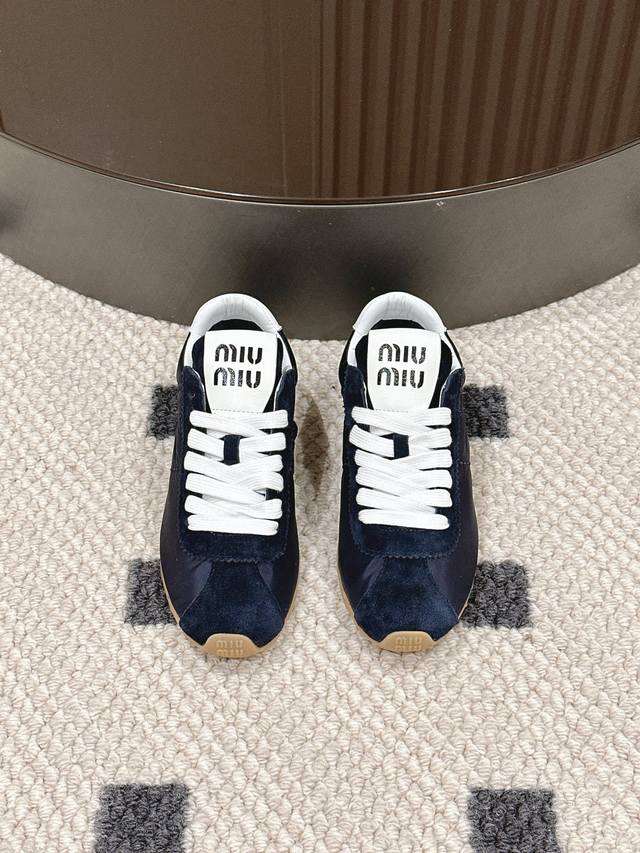 35-40 Miumiu2025 早春走秀新款阿甘德训鞋运动鞋， 巨巨巨好穿的德训鞋，缪缪这款 ，早春走秀款德训鞋，简单很随意不羁 复古颜值满分 又能体现单宁美