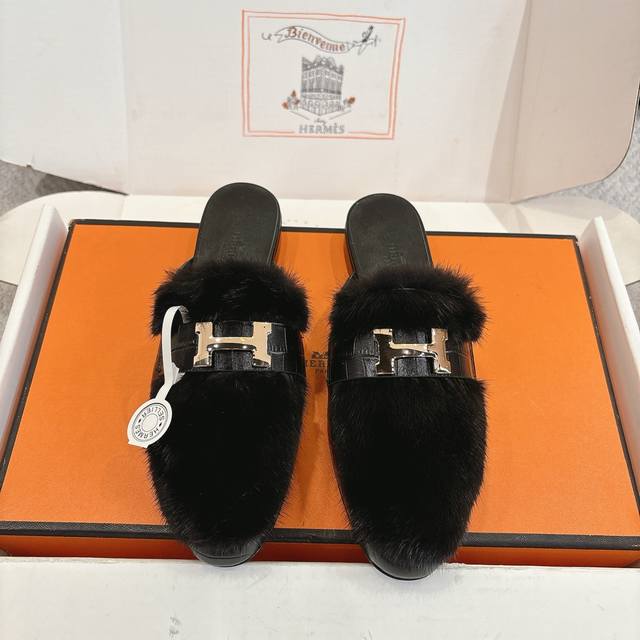 半拖出厂价p 爱马仕Hermes paris 乐福鞋 New Arrival～ H家 秋冬水貂乐福鞋&半拖 鞋面是整貂，质感温和柔顺，一看就很贵！ 鞋面麂皮，鞋