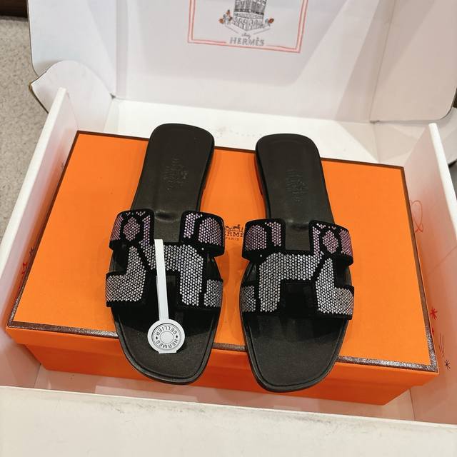 出厂价p Hermes 爱马仕H拖鞋Oran凉鞋系列 时尚又百搭 超级舒服 每个细节都做到极致 原版Epson掌纹面料 原版1:1独家私模鞋面 原版真皮沿条大底