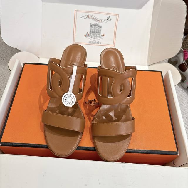 出厂价p Hermes 爱马仕 Iipari 70凉鞋系列 时尚又百搭 超级舒服 每个细节都做到极致 原版Swift小牛皮 麂皮 原版1:1独家私模猪鼻子模具