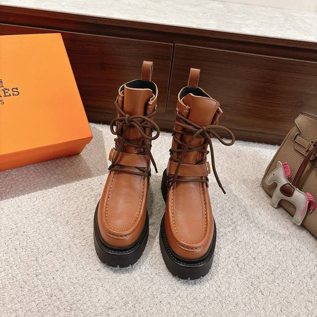 出厂价p Hermes 爱马仕 Land及踝靴系列 时尚又百搭 超级舒服 每个细节都做到极致 原版Swift小牛皮 原版1:1独家私模五斤扣件 原版橡胶大底 跟