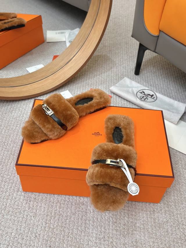 工厂p批p Hermes Fw25 New Arrival～ 爱玛仕秋冬新品H毛拖 皮毛一体拼接羊皮，搭配经典镀钯Kelly扣 设计简约流畅～打造时尚柔美造型！