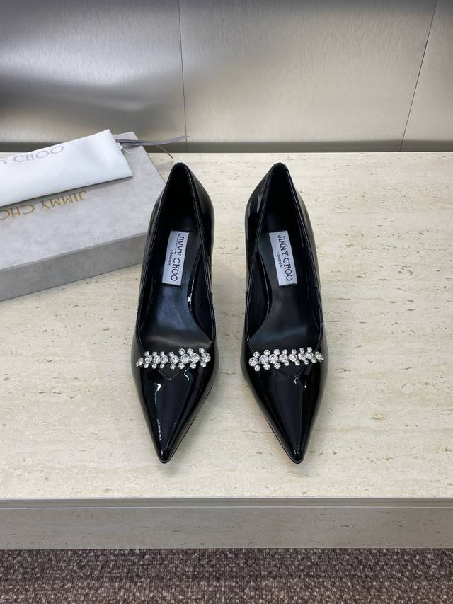 工厂p价p 周仰杰 Jimmy Choo 吉米周2025春夏新款高跟尖头水钻女婚鞋 Jc字母Logo五金扣拼色单鞋 材质:鞋面进口牛漆皮+水染羊皮内里+意大利进