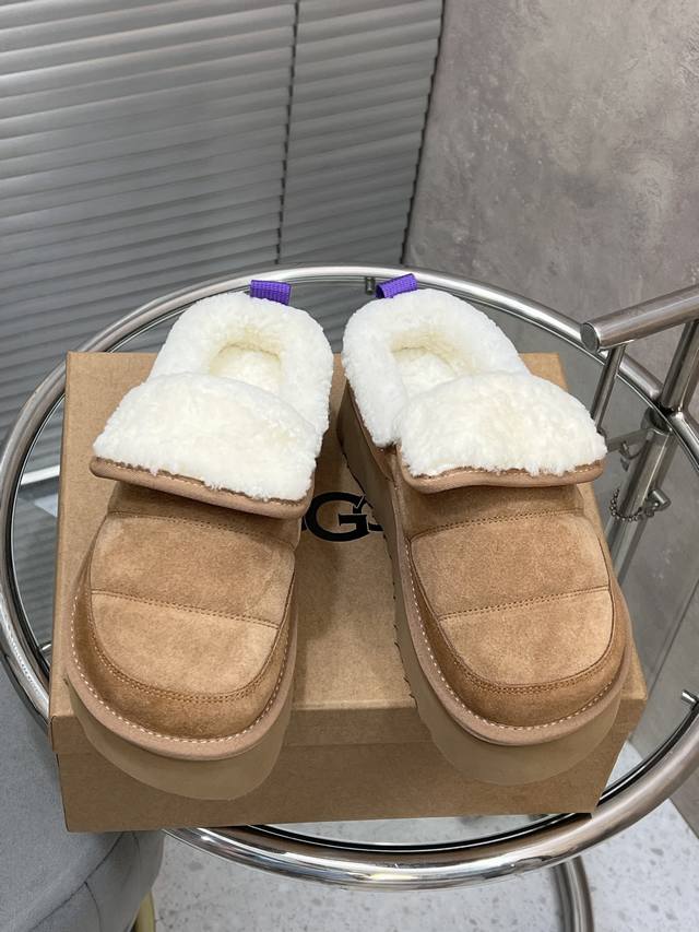 出厂 Ugg米其林毛毛虫拖鞋，鞋口外翻毛设计！ 面料：高丝光牛反绒， 欧洲进口羊羔毛， 原版开模大底， 底厚5Cm