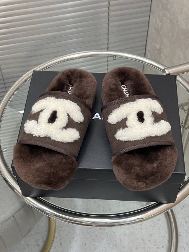 出厂 Chanel 小香秋冬字母羊毛拖鞋 羊毛是选用欧洲进口A级羊毛 大底：原版一样的Tpu材质、底片耐磨防滑 码数：35-41 40 41定制
