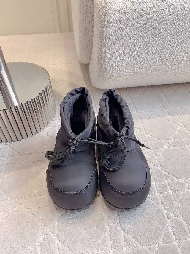 出厂价p Balenciag*新款Skiwear系列阿拉斯加雪地靴 丑萌丑萌得上脚超级时髦 造型感非常强 超级显腿细 原版购入开发 顶级版本 尺码35-39 3
