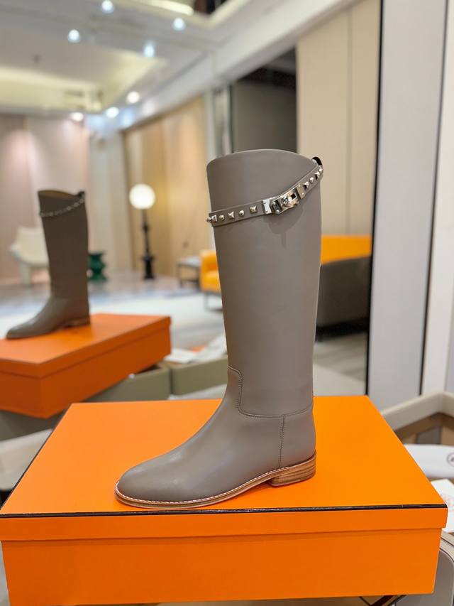 价格p： Hermes 高级 辣妹 爱马仕 Justine 小牛皮 圆头套筒 骑士筒靴顶级牛品匠心好货经典再现拒绝不了的款式谁穿都好看 优雅风格，创造不一样的感