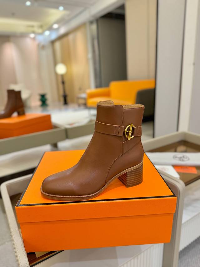 价格p： Hermes 高级 辣妹爱马仕 Justine 小牛皮 圆头套筒 骑士筒靴顶级牛品匠心好货经典再现拒绝不了的款式谁穿都好看 优雅风格，创造不一样的感觉