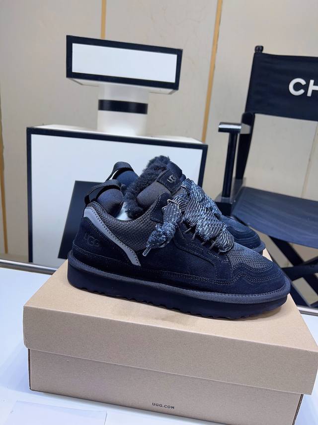 工厂p批p Ugg秋季新款梅尔休闲鞋，宽带双色可选，宽带设计，两幅鞋带可换哦，各种风格任你搭配，上脚真的太舒适啦，超轻超舒服，内里羊毛鞋垫，冬天穿也不冷，码数3