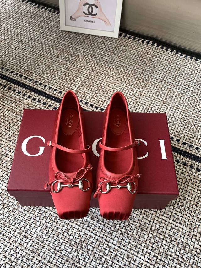 代购级 Gucci开挂玛丽珍鞋子来啦属于 Sabato的第一个爆款来了！虽然Gucci早春Cruise这场都在骂 25最新款马衔扣扣显玛丽珍单鞋法式复古感好迷人