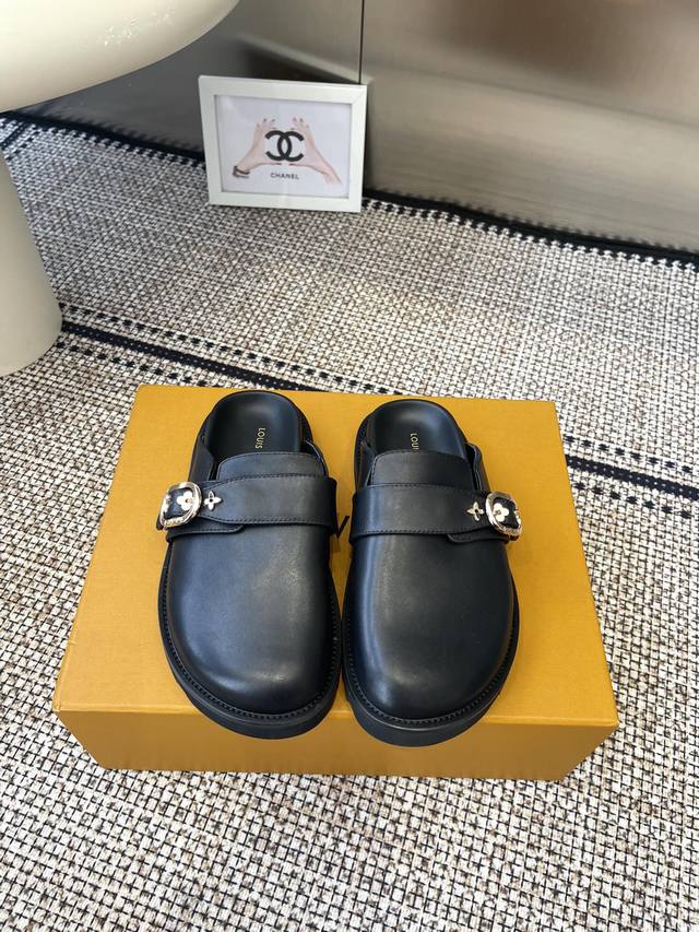 Lv 2025Ss 情侣新款 勃肯毛拖鞋新品 经典Monogram原版开发 顶级版本 所有细节都和正品一致！ 码数35-45配正品包装