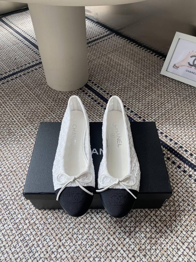 Chanel 蕾丝凉鞋 整双鞋子采购Zp开发打造，全部定制材料，独家开模大底，细节全部对版出货，连包装也做到跟正品一样。码数:35-41 40 41订做不退换