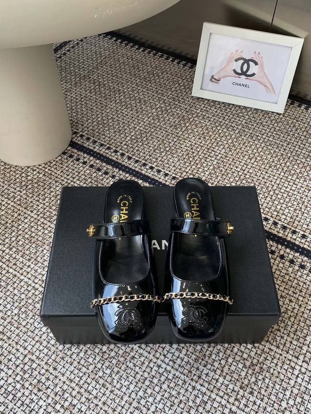 Chanel 真皮底半拖凉鞋 整双鞋子采购Zp开发打造，全部定制材料，独家开模大底，细节全部对版出货，连包装也做到跟正品一样。码数:35-40 40订做不退换