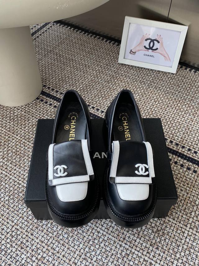 Chanel 复古乐福鞋 整双鞋子采购Zp开发打造，全部定制材料，独家开模大底，细节全部对版出货，连包装也做到跟正品一样。码数:35-40 40订做不退换