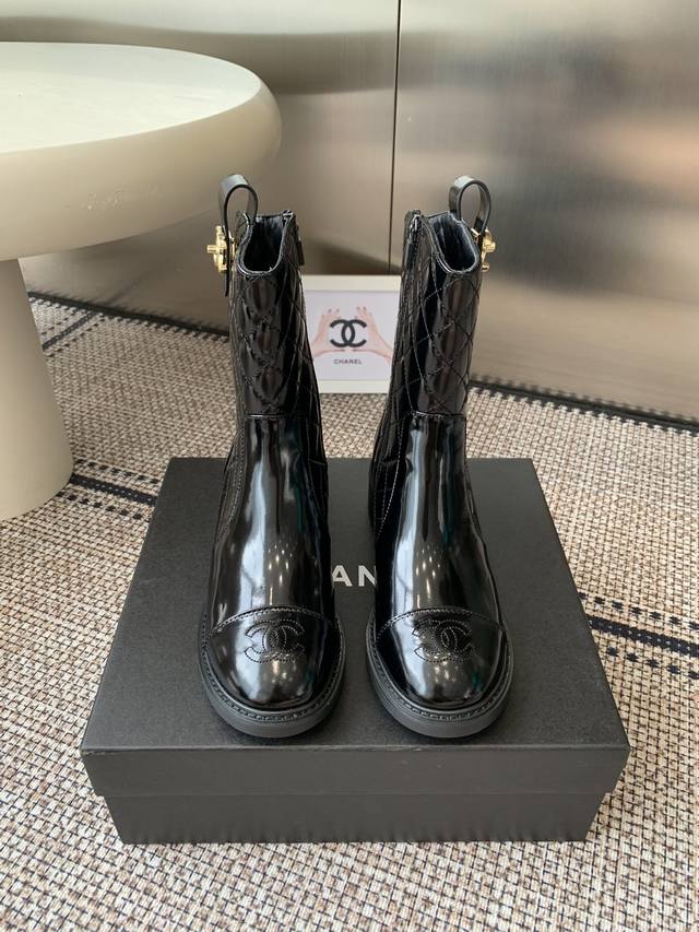 Chanel 香奈儿 25Ss菱格 秋冬新款 小红书力推款，时髦精必备，香奈儿女士钟爱简约又难以抗拒系 金色五金扣，搭配展现与众不同的穿搭风格 内里垫脚水染牛皮