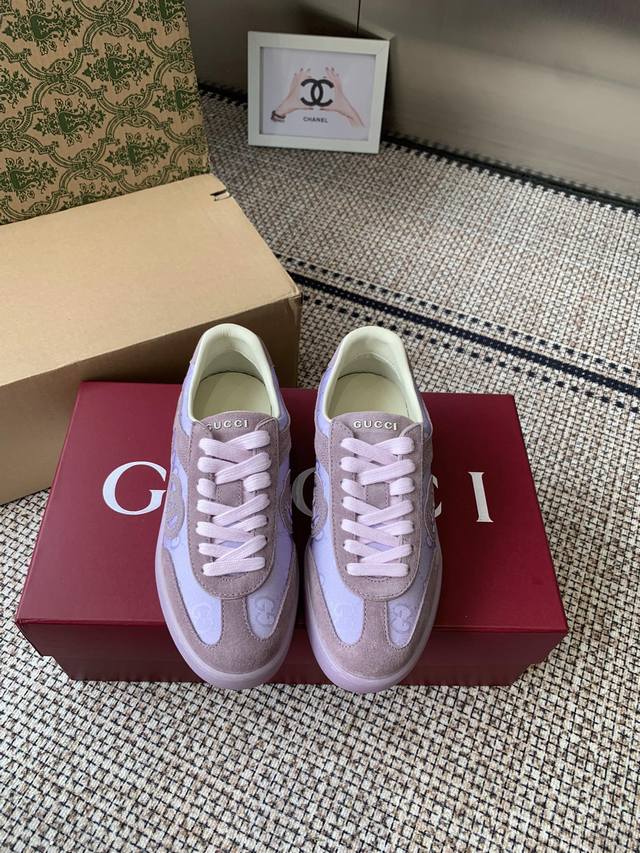 女款 Gucci 25Ss新色 休闲小白鞋 爆款推荐，原版Tpu鞋底、原版面料、牛皮内里牛皮垫脚 原版套楦工艺一比一折骨复刻！舒适追求极致！ 面料：进口牛反绒+
