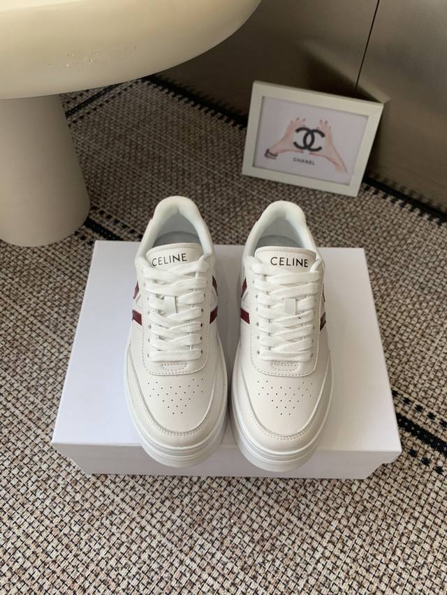 Celine 赛琳 25Ss新品走秀款休闲鞋 厚底运动鞋 这一季运动休闲鞋无论从楦型的轮廓 隔板的拼接都让人耳目一新 前后品牌Logo相呼应、大底边位明显Cel