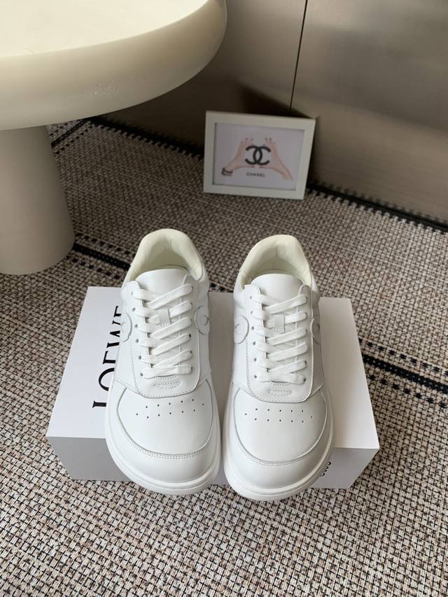 顶级版本 新版面 Loewe 罗意威 25Ss最新走秀款 Ballet Runner 2.0 芭蕾 休闲 运动鞋 德训鞋 尼龙和牛皮革运动鞋 不对称鞋头设计、袜