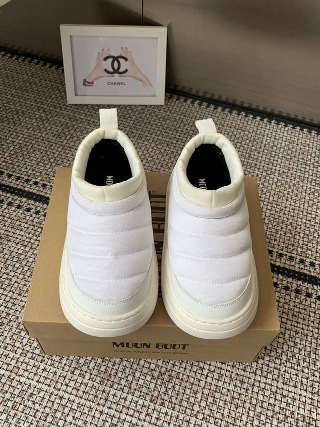 Moon Boot park系列 25秋冬季新款 雪地靴 长期主义购物一Moonboot雪地靴因为冬天想去追极光，对比了很多雪地靴，超轻发泡大底 Moonboo
