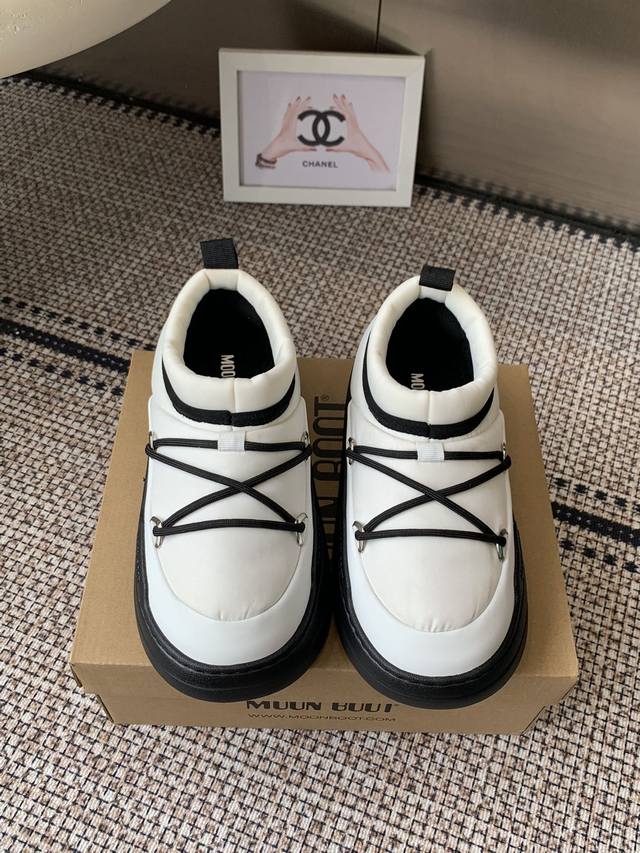 Moon Boot park系列 25秋冬季新款 雪地靴 长期主义购物一Moonboot雪地靴因为冬天想去追极光，对比了很多雪地靴，超轻发泡大底 Moonboo