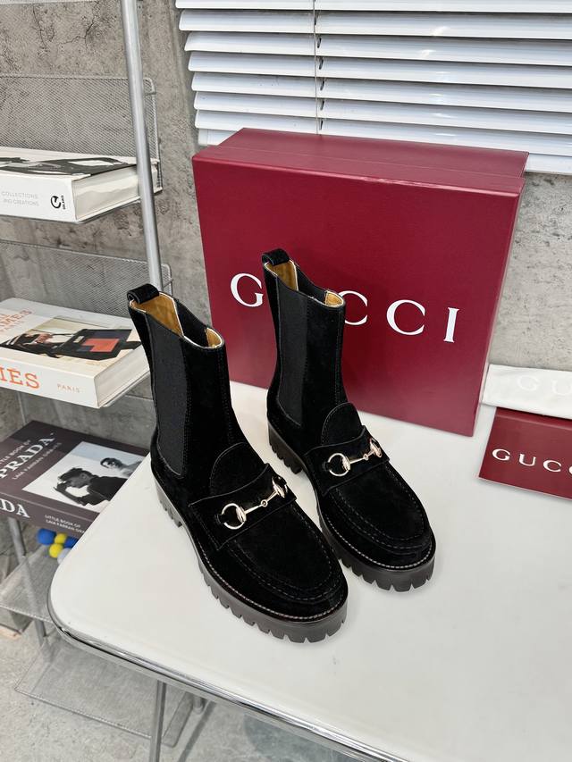 工厂p价 Gucci 新款古奇 时尚大爆款 巧妙运用圆形鞋头等设计时尚风范 面料：进口小牛牛绒面皮 内里：垫脚 进口羊皮 意大利真皮大底一比一生产 码数:35