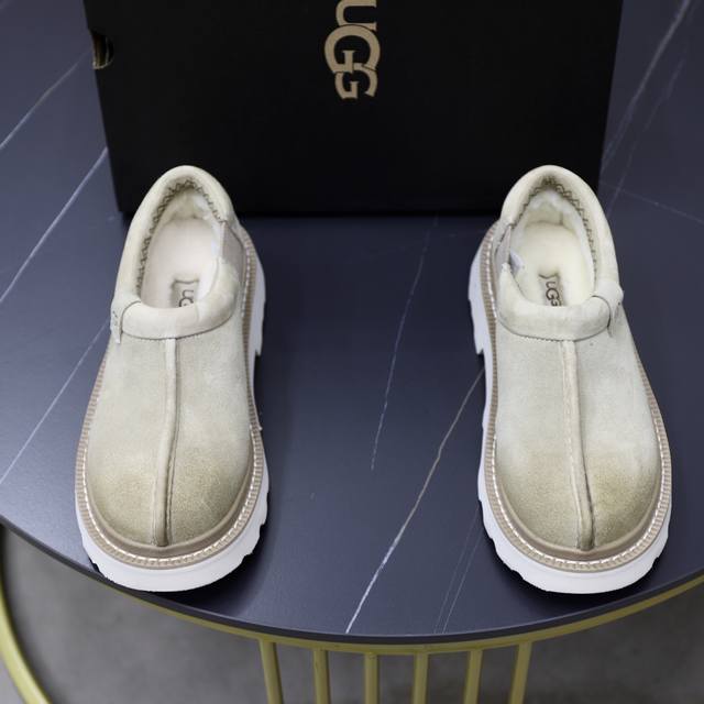 澳洲进口加厚羊毛 品牌：Ugg正品代购 尺码：39-45 等级： 官网1:1 材料： 头层真皮防水防冻鞋面 真毛内里 原版防滑 柔软 耐磨大底 款式类别：男士休