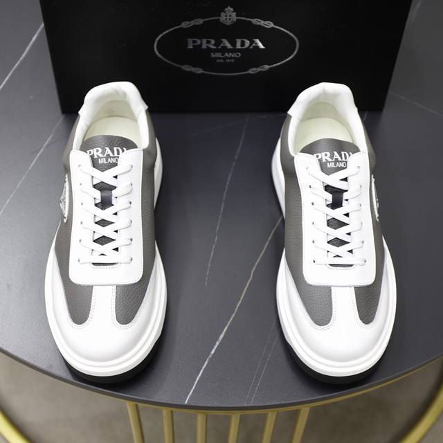prada 普拉达 -高端品质 原单休闲运动鞋 -鞋面：纳帕小牛皮、摔纹小牛皮、鞋身品牌金属扣件、鞋舌品牌Logo布标 -内里：水染牛皮 -大底：超轻Tpu发泡