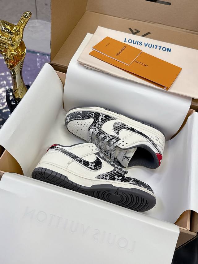 p： 联名系列卖疯了情侣款 专柜如图包装 广州大厂品质 Nk Sb Dunk Low Lv联名-翻毛藏蓝 周年高端定制 低帮休闲板鞋 大厂纯原品质出货 超高清洁