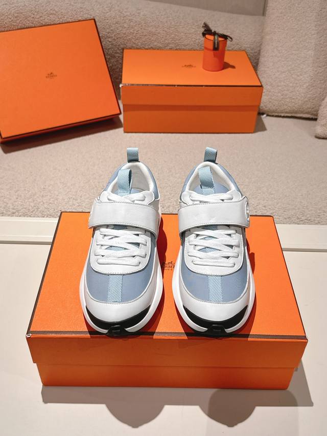 ΗErmes 情侣款.Size:35-44 45定做 Hermes# 25Ss新品Hermes#情侣休闲运动鞋 鞋面整圈头层小牛皮无断接大气奢华 定制双提环设计