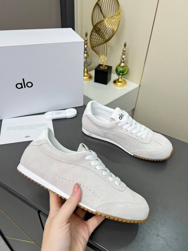 Alo 情侣款码数：女码 35--40.男码 39--44. 45定做 Alo25Ss新款德训鞋舒适运动休闲款阿甘鞋 Alo比耐克更懂女生！上脚超级百搭！而且超