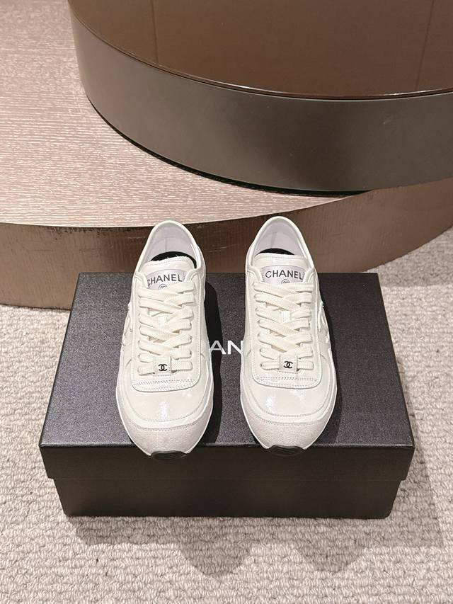 Chanel Size:35-40 41不退换 Chanel香奈儿25秋款25p 新款德训鞋休闲运动鞋专柜同步 经典升级 配色更高级 颜值与舒适并存的 后面的菱