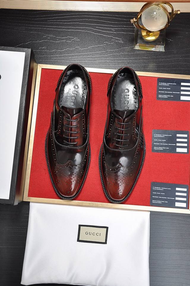 出厂价p 意大利顶级奢侈男鞋巨头 Gucci 古奇 全羊皮内里 新款报到原汁原味的欧式风格 赏心悦目为了让鞋子更加耐用不变形制作继续沿用传统做法 但仍然不乏创新