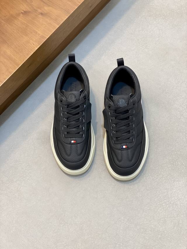 Moncler 盟可睐 蒙口 -高端品质 原单 休闲运动鞋 -鞋面；纳帕小牛皮、品牌帆布布匹、鞋身车缝品牌M模块、鞋舌车缝品牌塑胶标识 -内里：水染牛皮 -大底