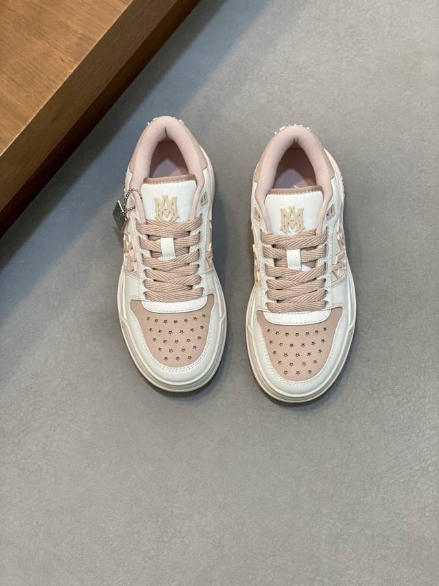 情侣款 Amiri Ma-1系列休闲运动板鞋出货 莞产原材料猛货，鞋舌布标带防伪 荧光灯下 ，面料严格按照原厂色卡订做，1:1开发，市场顶级版本，支持对比！！！