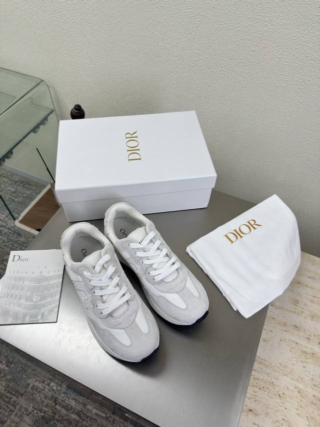 c D 字母 阿甘鞋 情侣款 Dior 运动鞋 原版一致 白色头层牛皮 男款10 质感满满 牛反绒皮 鞋型升级到极致脚感 超级美 今年必不可少的时尚单品 D-D