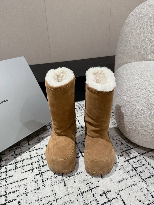 顶级版本 男+20 #情侣款 Balenciaga巴黎世家 25 秋冬 阿拉斯加 情侣雪地靴 短靴 洛杉矶大秀之后引来一波新的高潮 简直太炸了 众多明星纷纷种草