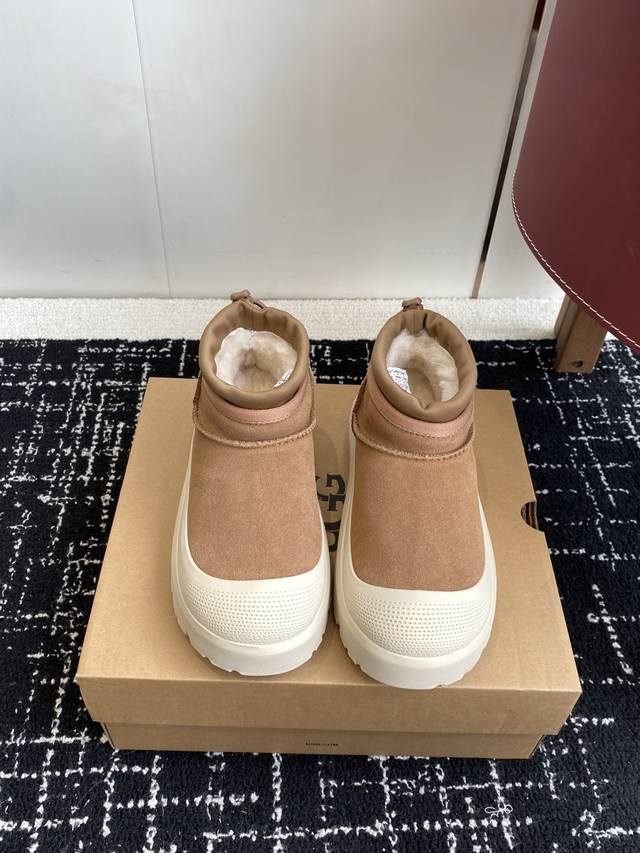 东莞代购级 Ugg Tasman Weather Hybrid一秒蹬 男女同款经典Tasman鞋型之上加入大橘底机能撞色设计，环保防水防雪材质兼具时髦与功能属性